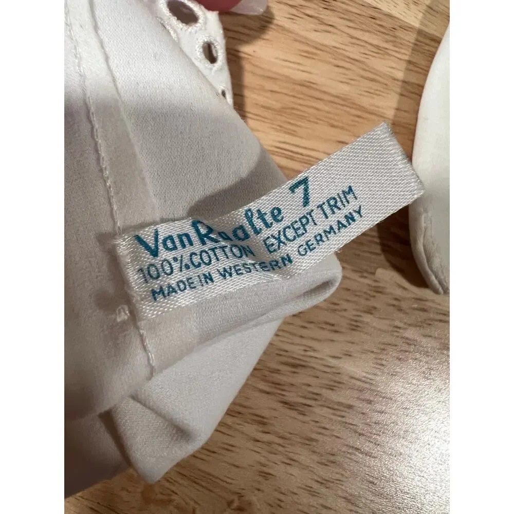Vintage charm dainty wardrobe